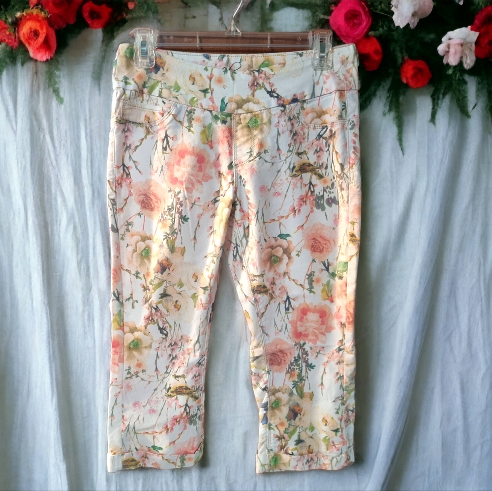 Lola Jeans 4 Way Stretch Mid Rise Slip-On Capri Pants
